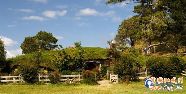 電商海報(bào)，設(shè)計(jì)淘寶女包主題海報(bào)